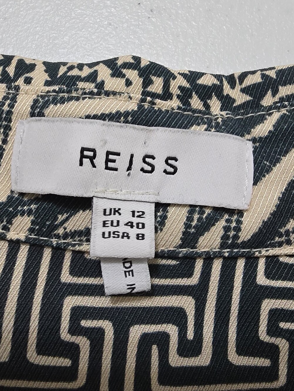 REISS Kirsten Light Ground Ditsy Blouse Women's 8 Office Business Long Sleeve - Picture 12 of 12